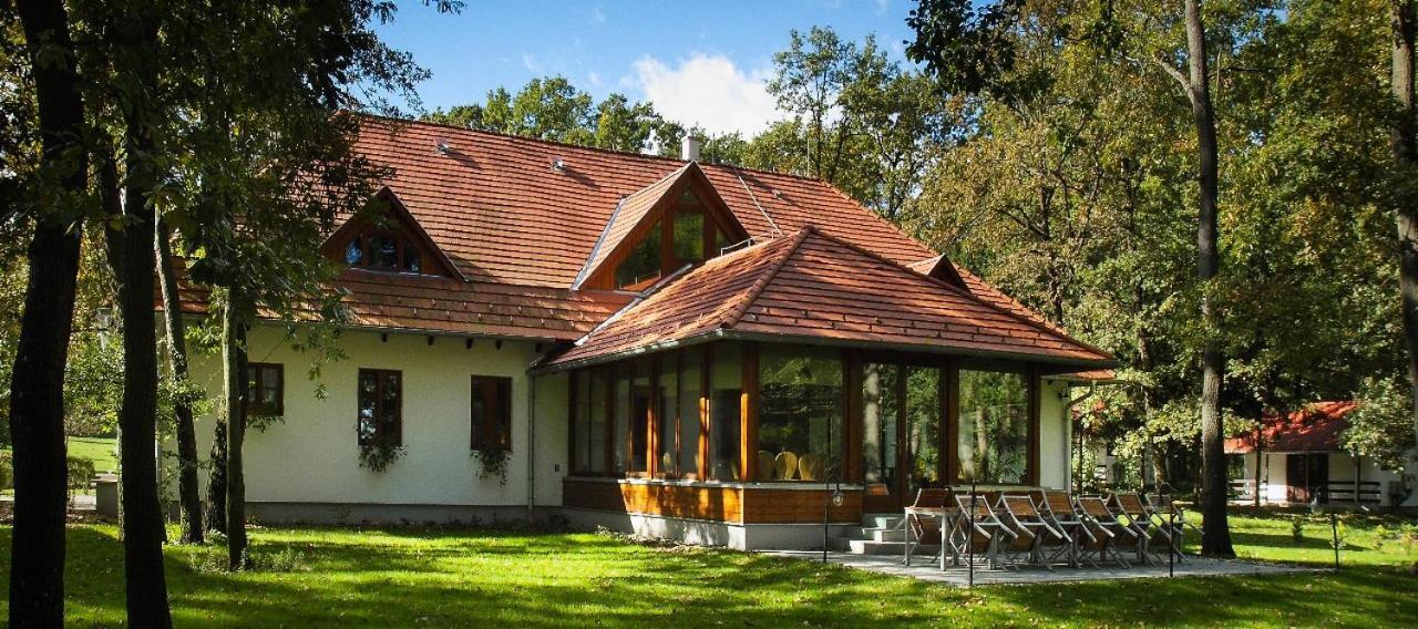 Hodoseri Vadaszhaz Bakonyszentlaszlo Buitenkant foto