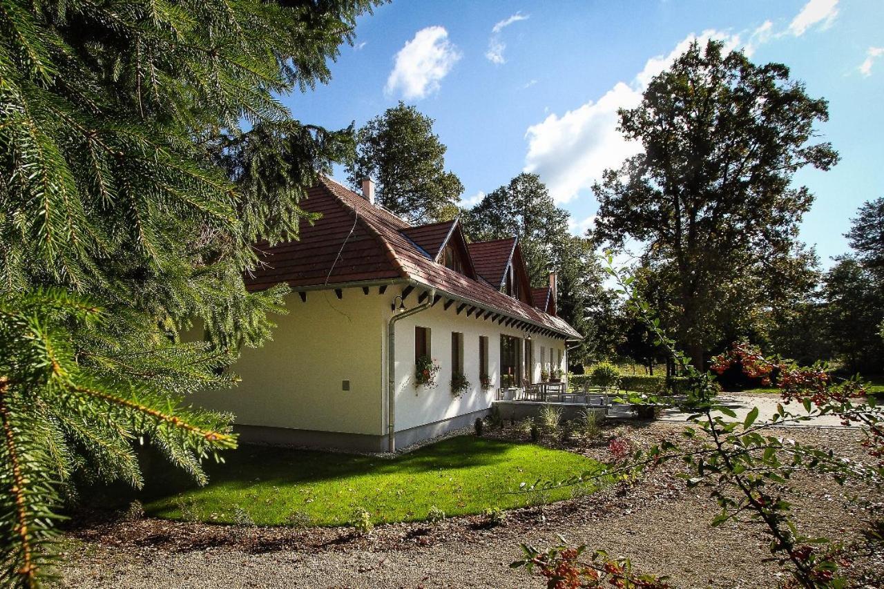 Hodoseri Vadaszhaz Bakonyszentlaszlo Buitenkant foto